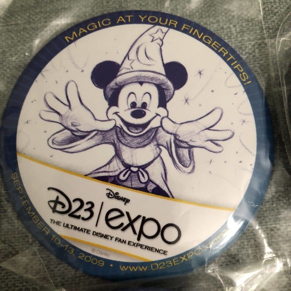 Set Of 7 Disney D23 Expo 2009 Button Pin Badge UNOPENED Complete New Sealed - Picture 7 of 9